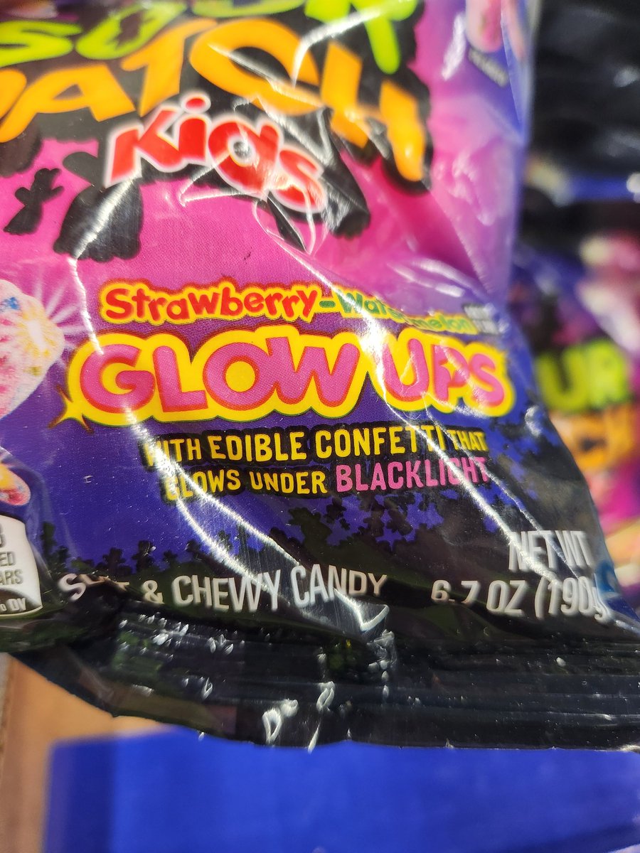 EricRawsonPhD's tweet image. Mom, will you buy me Sour Patch Kids Glow Ups with edible confetti that glow under blacklight?
This is for you @Wendi_Irlbeck 😀