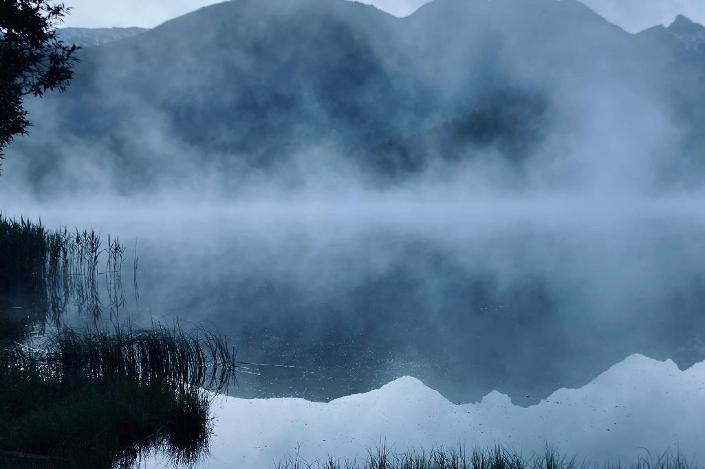 Mercredi et ce jeudi, une grande fraîcheur régnait au lever du jour avec même quelques faibles gelées à la clé dans certaines hautes vallées alpines. Plus d'infos dans le #blogmeteosuisse meteosuisse.admin.ch/portrait/meteo… #MétéoSuisse #meteo