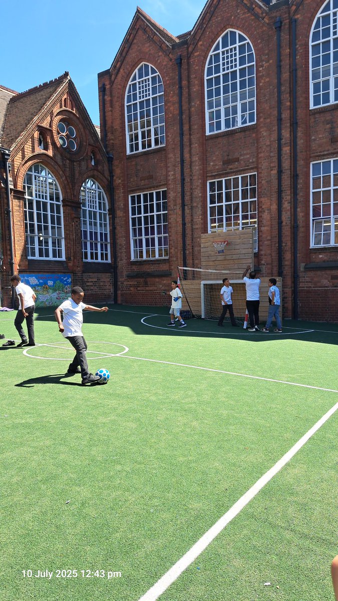 OliveSmallHeath's tweet image. Our Summer Fair was a huge hit – full of fun, games, delicious food and, to top it all off, amazing weather! Thank you to everyone who joined us and made it such a fantastic day! 🎉🎈 #SummerFair #CommunityFun
#WeAreStar