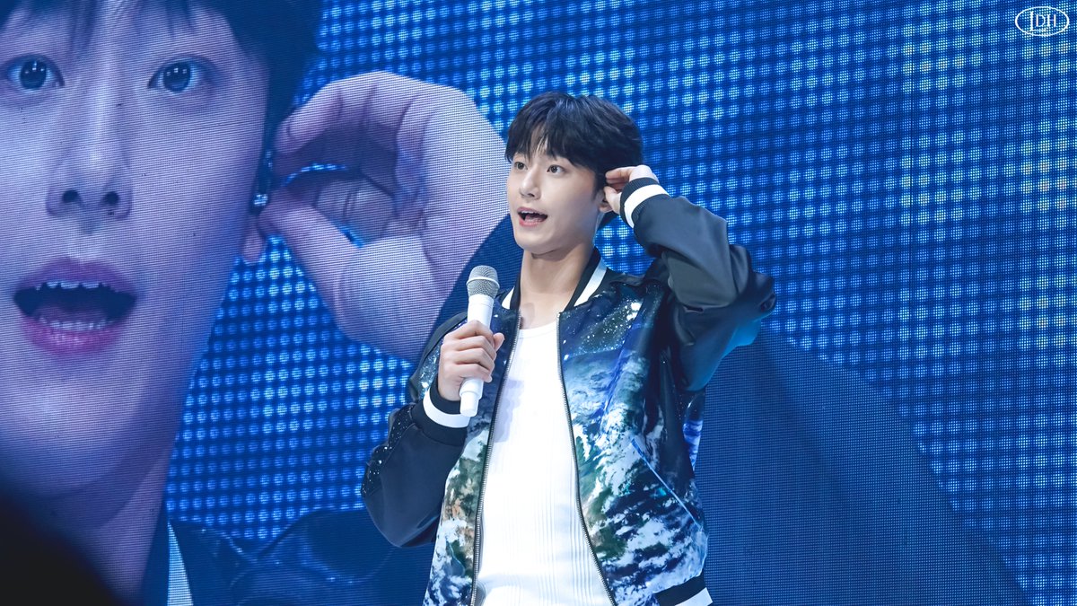 [📸 PHOTO] #비하인드컷 *2회차*

"다시 시작되는 시간
우리 함께 걸어가자"

이도현 배우와 함께 즐겨주신 여러분께 감사드립니다🤍

#이도현 #LEEDOHYUN #Re_DOHYUN_In_TOKYO