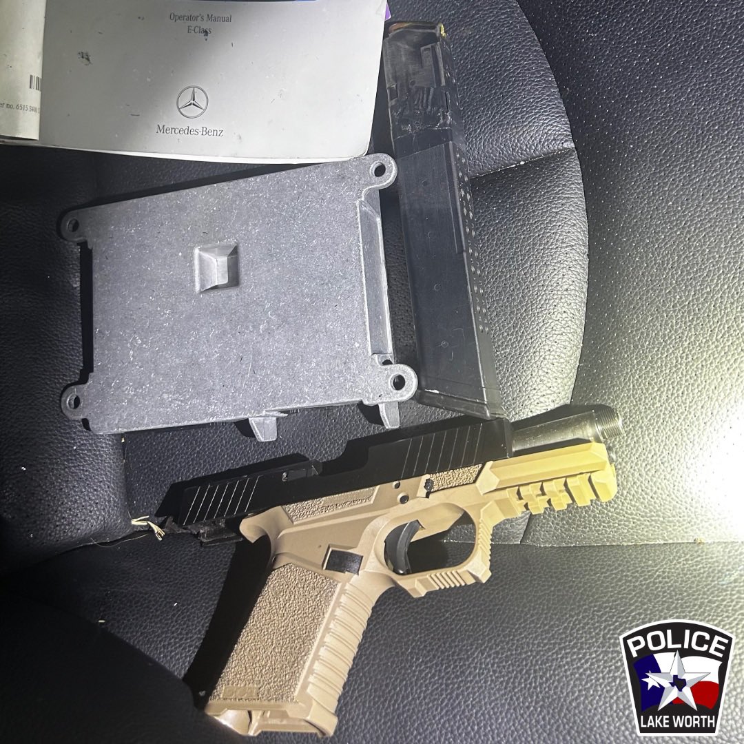LakeWorthPD's tweet image. #LWPDAlert // ROBBERY SUSPECTS ARRESTED IN 7 MINUTES
Early this morning at approximately 4:36 a.m., @NWEmergencyCC received a silent panic alarm from a local convenience store. Moments later, a 9-1-1 call reported that a male suspect had threatened the store clerk with a handgun…