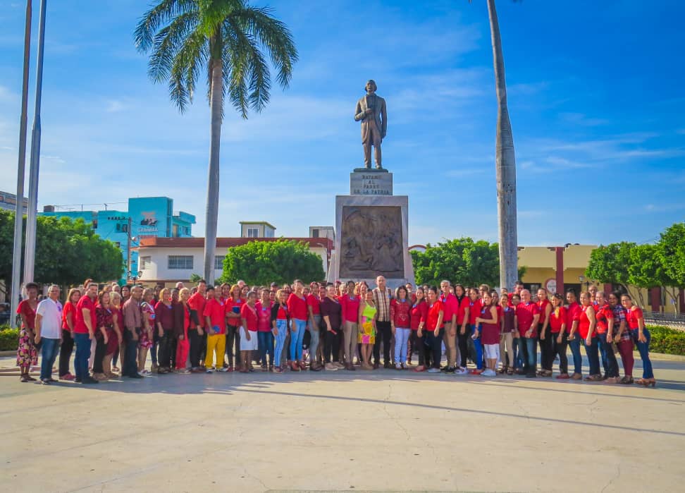 Desde la Plaza de la Revolución #EducacióBayamo, inicia Seminario de la Estructura Municipal del curso escolar 2025- 2026.
#CubaMined
#EducaciónGranma 
#EducaciónBayamo