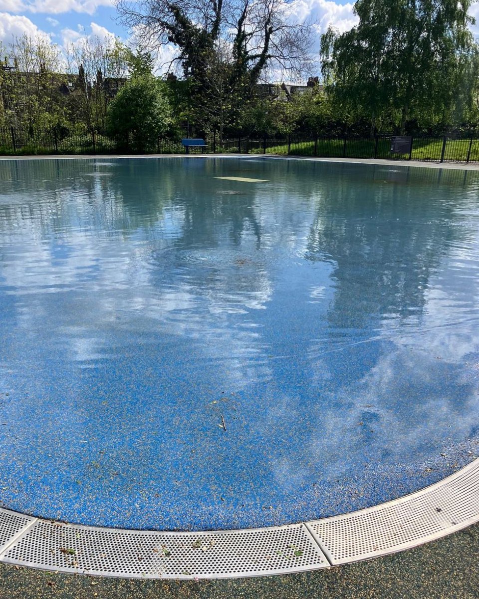CityCorpHeath's tweet image. 💦 Good news for little paddlers....the Parliament Hill Paddling reopens tomorrow at 10.30am!
We’re thrilled to welcome little ones back to splash, play and cool off in one of your favourite summer spots. 
📍 Open daily 10.30am to 5pm
🕒 Free
#PaddlingPool #HampsteadHeath