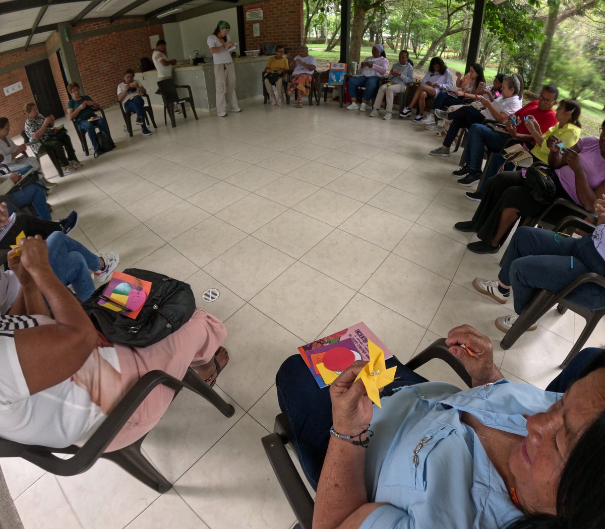 cdrcorporacion's tweet image. 🌬️Creación colectiva: El poder del Arte Relacional.
🖌️En nuestro Taller de Arte Relacional para la sistematización del proceso TOAR #SoloDesapareceQuienSeOlvida
#BuscarlesHastaEncontrarles
#CuidandoLaVidaDgina