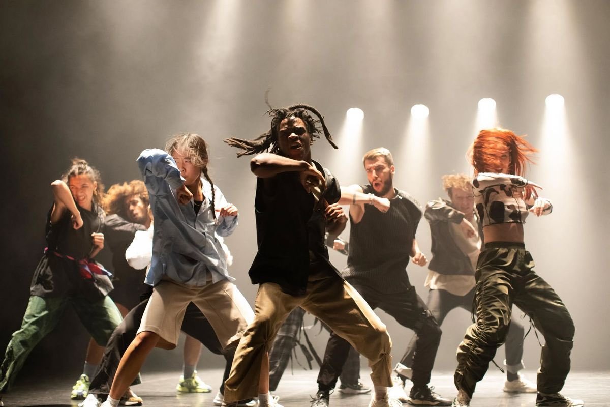 MuseeLouvre's tweet image. [#LesÉtésDuLouvre]

Le #Louvre invite Paris l’été du 15 au 25 juillet !  

Assistez, les 16, 17 et 18 juillet, au ballet électro Rave Lucid de MazelFreten.

Infos et réservations 👉 louvre.fr/expositions-et…