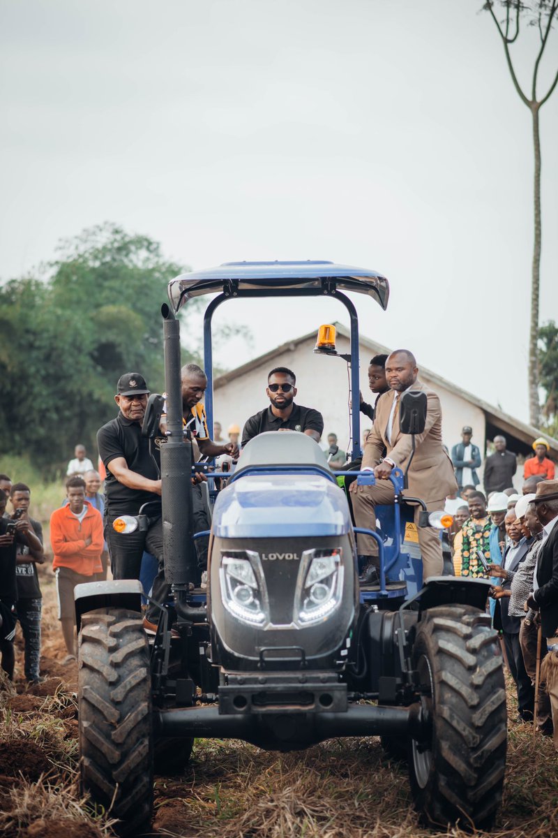 Benjamin Umba (@benjimk) on Twitter photo 🇨🇩👏🏿 Grand respect à Cedrick Bakambu (<a href="/Bakambu17/">Cédric Bakambu</a>)
Avec le lancement de Bak’Agri 🌽🌱, il mise sur l’agriculture pour nourrir, créer des emplois et valoriser notre terre.
Voilà le Congo que nous voulons : des initiatives fortes, utiles et inspirantes pour bâtir notre avenir 💪🏿🌍 🇨🇩👏🏿 Grand respect à Cedrick Bakambu (<a href="/Bakambu17/">Cédric Bakambu</a>)
Avec le lancement de Bak’Agri 🌽🌱, il mise sur l’agriculture pour nourrir, créer des emplois et valoriser notre terre.
Voilà le Congo que nous voulons : des initiatives fortes, utiles et inspirantes pour bâtir notre avenir 💪🏿🌍