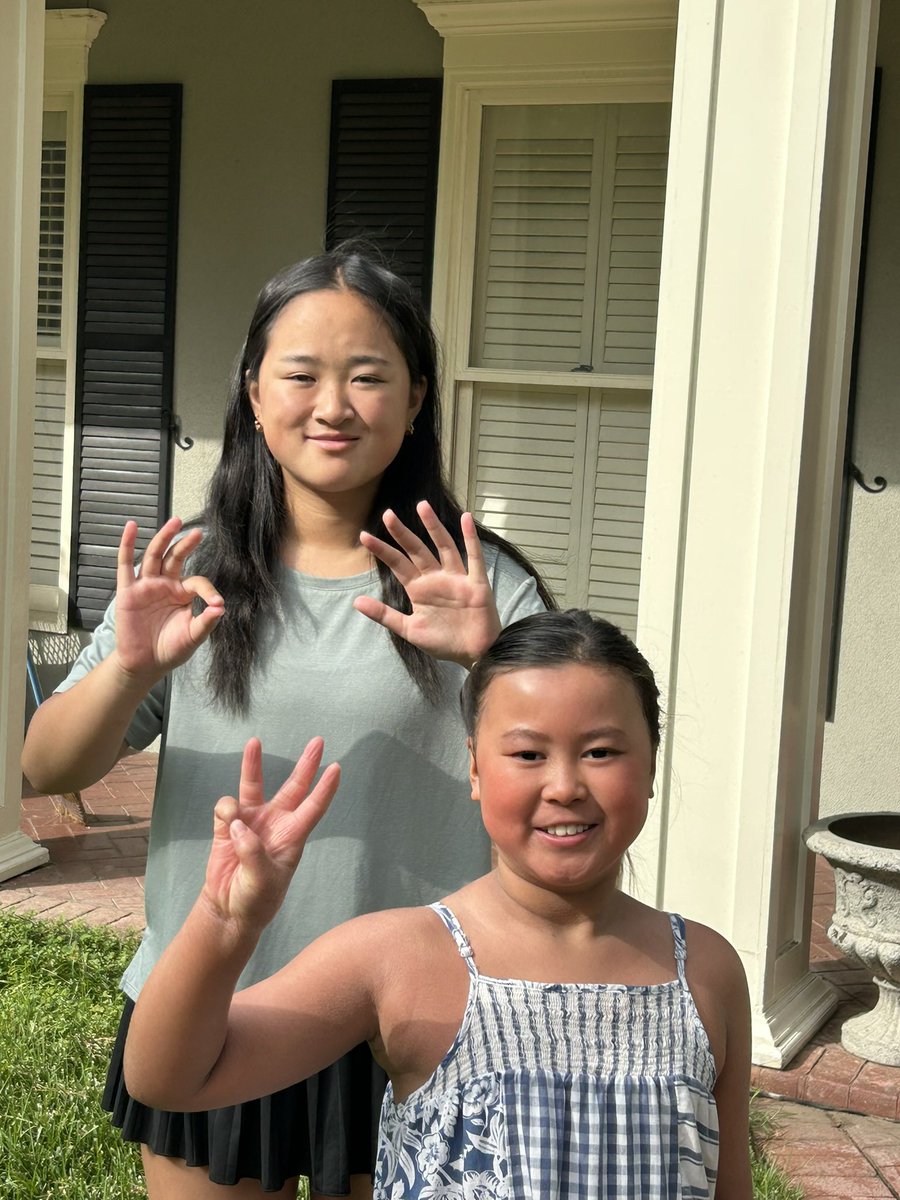 titlelawyerjoe's tweet image. 🏫When you homeschool, summer might end early. 😎
I think Lottie is excited about starting 3rd Grade. And Mary starts 8th grade!!
It’s the fourth consecutive year of Powell Prep!!
🙌🏻📚📝👩🏻🏫