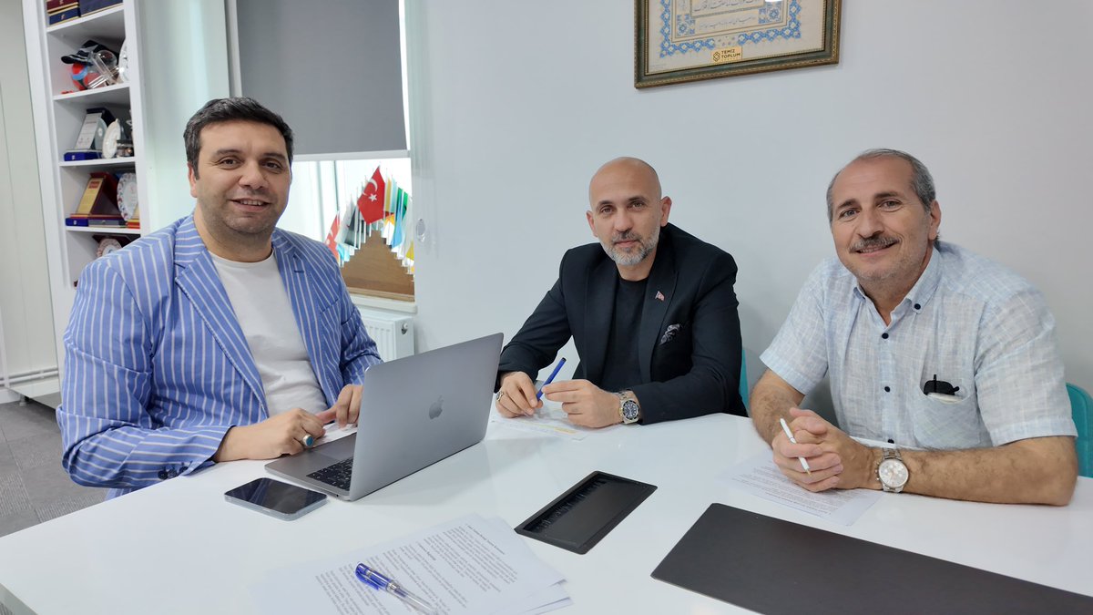 Temiz Toplum Derneği Mardin İl Lideri Basri Durmaz, Genel Merkezimizi ziyaret ederek Genel Başkanımız Sn. Bilal Ay ile bir araya geldi. 

Görüşmede, Mardin’de yürütülen çalışmalar hakkında bilgi verildi, temiz bir toplum hedefi doğrultusunda istişarelerde bulunuldu.