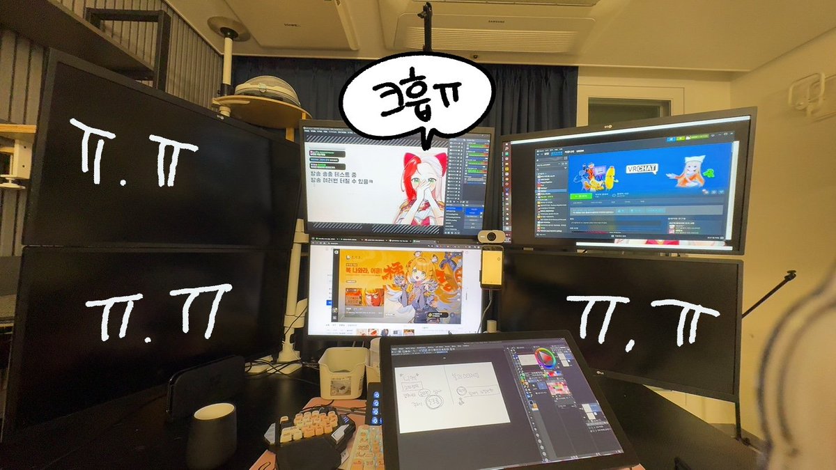 그래픽카드가 4k모니터 7대(액타포함)를 견디지 못해서
3대 코드를 뽑고 방송하는 버튜버