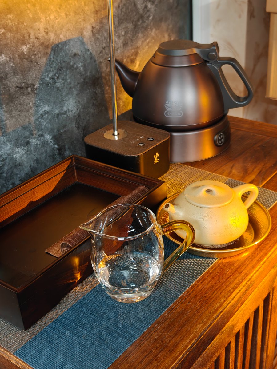 orientaleaf's tweet image. Night tea time. 🌙
The world slows down, the tea warms up.
Just you, the quiet, and a cup of something comforting.
#NightTea #EveningRitual