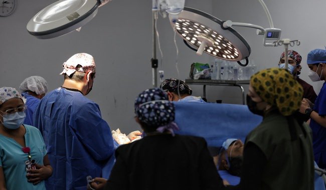 Como lo informé en la conferencia #MañaneraDelPueblo, las jornadas quirúrgicas del <a href="/ISSSTE_mx/">ISSSTE</a> están dando muy buenos resultados. En el Hospital Regional “Lic. Adolfo López Mateos” se llevaron a cabo una serie de procedimientos de cataratas, primera causa de ceguera reversible en