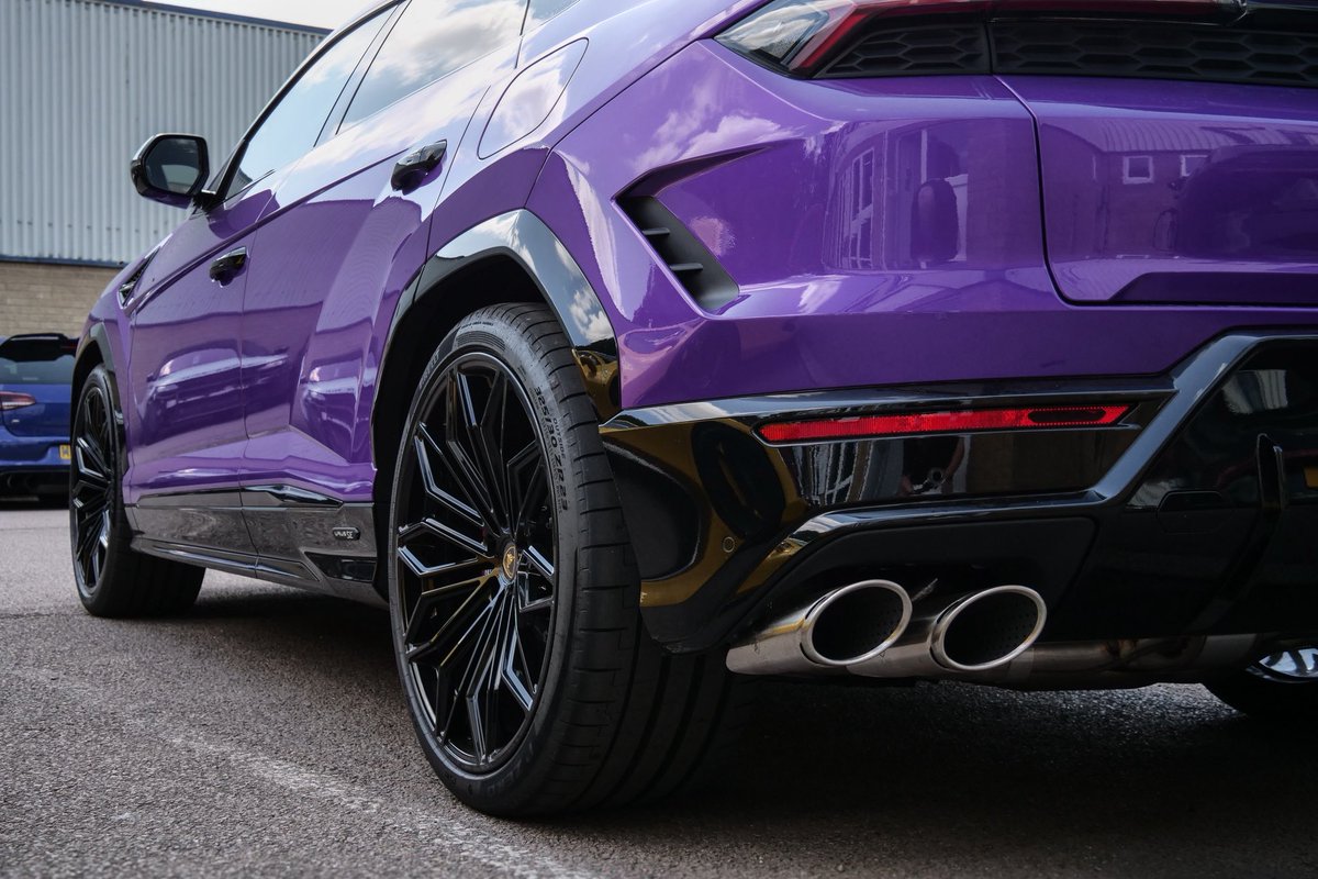 Got a close-up look of the new addition to the DCO Collection. It’s a 10/10 from us, but the question is… are you a fan? 🤔 

#Lamborghini #urus #urusse