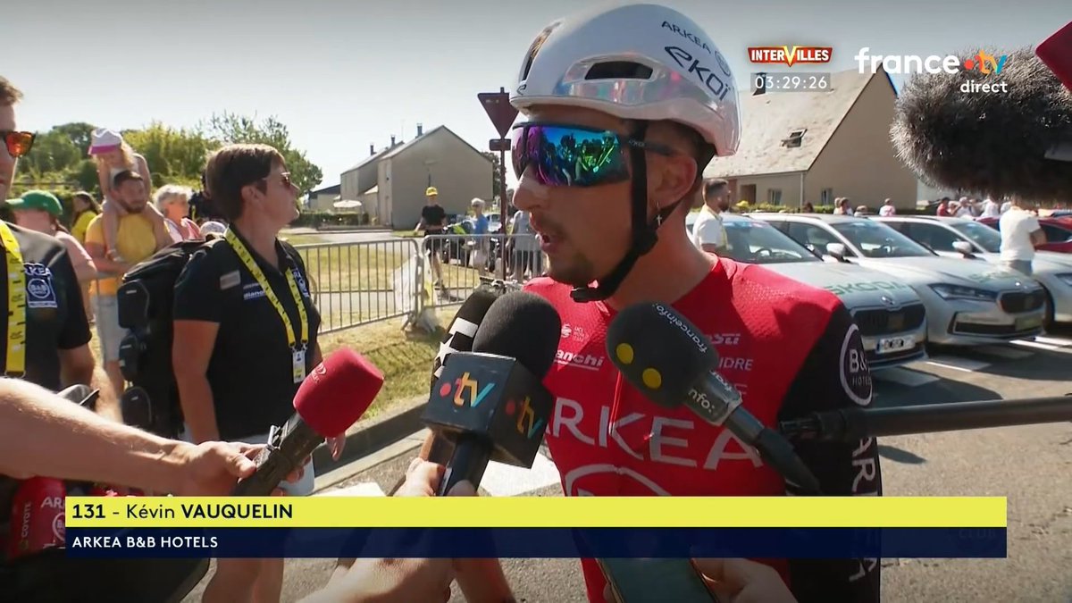 Kévin Vauquelin : "J'ai mis une attaque, où je suis revenu proche mais Quick-Step a roulé, ce qui est normal. Du plaisir? C'était un truc de malade! J'ai vu une montgolfière avec ma gueule dessus, vous vous rendez compte? J'ai essayé d'en profiter au maximum. Le pied." #TDF2025