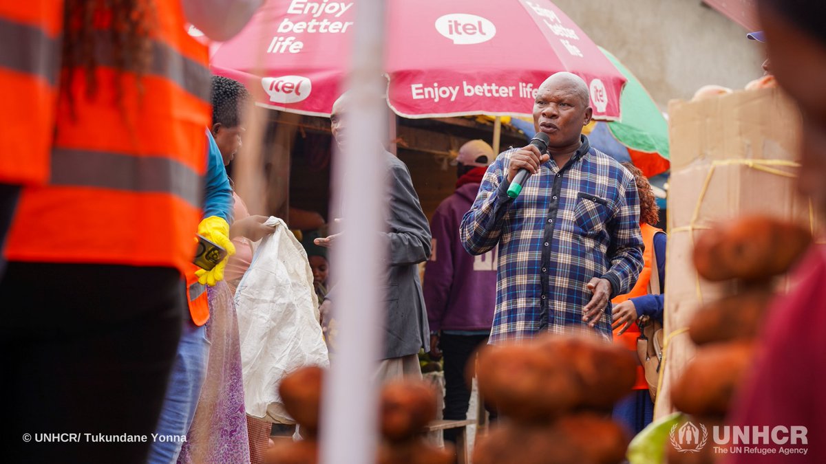 UNHCRuganda's tweet image. To kick off #WorldRefugeeDay commemorations in Kampala, refugees cleaned Gaba Market today—a gesture of appreciation to Uganda for its hospitality. 

Many refugees work alongside Ugandan vendors in the market, and both communities celebrate peaceful coexistence.