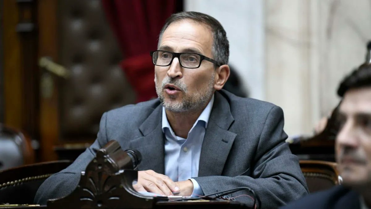 Vocación x Periodismo (@vocacionxperiod) on Twitter photo Agustín Domingo: "No puede ser que el Gobierno solo tenga un no como respuesta"
📌En esta edición de #GambitoDeDatos, <a href="/hcappiello/">Hernán Cappiello</a> y <a href="/arielmco/">Ariel Cohen</a> conversó con <a href="/AgustinxDomingo/">Agustín Domingo</a>, Diputado Nacional por Juntos Somos Río Negro
🎧La nota completa, acá
👉vocacionxperiodismo.com.ar/agustin-doming… Agustín Domingo: "No puede ser que el Gobierno solo tenga un no como respuesta"
📌En esta edición de #GambitoDeDatos, <a href="/hcappiello/">Hernán Cappiello</a> y <a href="/arielmco/">Ariel Cohen</a> conversó con <a href="/AgustinxDomingo/">Agustín Domingo</a>, Diputado Nacional por Juntos Somos Río Negro
🎧La nota completa, acá
👉vocacionxperiodismo.com.ar/agustin-doming…