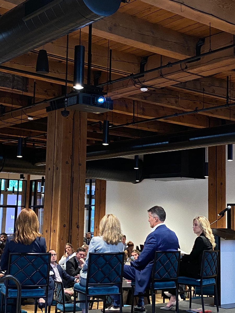 CapitalAnalytic's tweet image. And that concludes our final panel, “Beyond the Clinic: Examining Minnesota's healthcare performance and leading the charge in reimagining the future of the industry.” A big thank you to @SanfordHealth, @AllinaHealth, @EssentiaHealth!