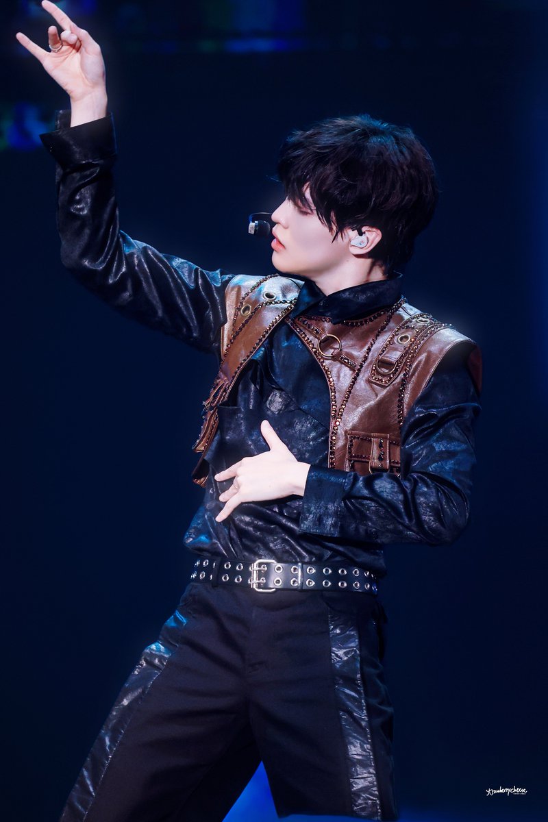 𝐒𝐭𝐫𝐚𝐰𝐛𝐞𝐫𝐫𝐲𝐂𝐡𝐞𝐞𝐬𝐞. tweet media