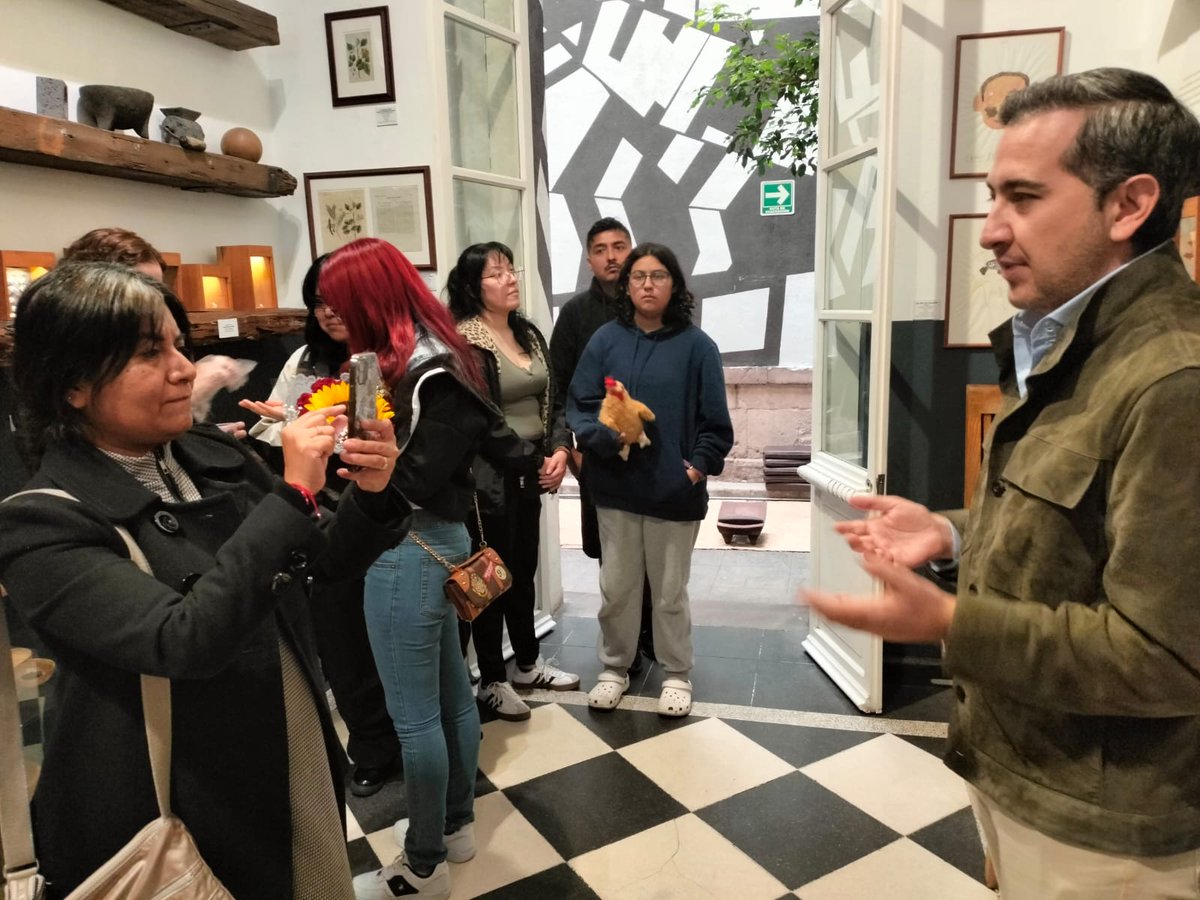 El MUCHO fue sede de una cata-maridaje por el #DíaMundialDelCacao 🍫 y el #DíaDelTequila 🥃. Nuestro DG <a href="/Paoloqb/">Paolo Quadrini</a> destacó su valor como generadores de empleo y proyección internacional. Junto con el <a href="/ConsejoCC/">Consejo Comunicación</a>, abordamos retos y oportunidades para ambas industrias <a href="/CRTequila/">C.R. Tequila</a>.