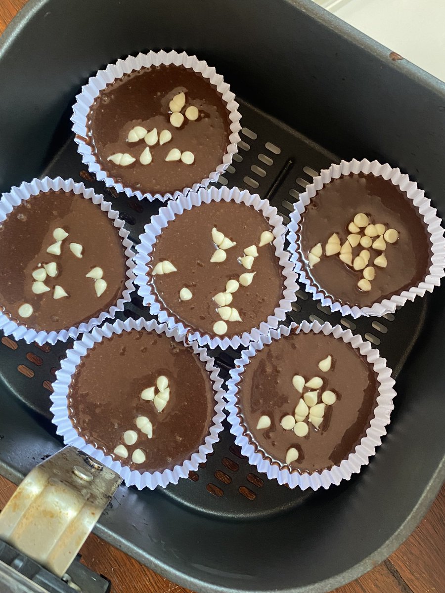 HNhanee's tweet photo. ทำบราวนี่ง่ายๆแถมอร่อยด้วย
จากใจคนชอบกินบราวนี่ ยี่ห้อนี้อร่อยเลยเลย
ทำตามวิธีที่เขาให้มาข้างซองได้เลย
อร่อยมาก

พิกัด : https://t.co/ZxxPtep6js

#อร่อยบอกต่อ #รีวิวเซเว่น #วิธีทำขนม #ของกินแสนอร่อย #รีวิว #รีวิวขนม #อบขนมเอง https://t.co/a0AMWXwxnj
