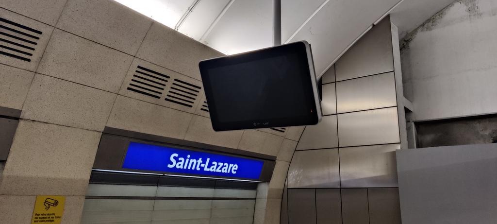 Cet écran en panne depuis des semaines à si la <a href="/Ligne14_RATP/">Ligne 14</a> n'en n'a plus l'usage, je veux bien le récupérer