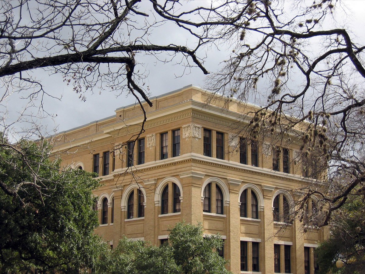UTAustin's tweet image. Fun Fact: The oldest building on campus is the Gebauer Building, just east of the Tower. Built in 1904, for many years the five-story structure was known simply as the Engineering Building. It has been the Journalism Building, and then the Speech Building.
In 1984, the…