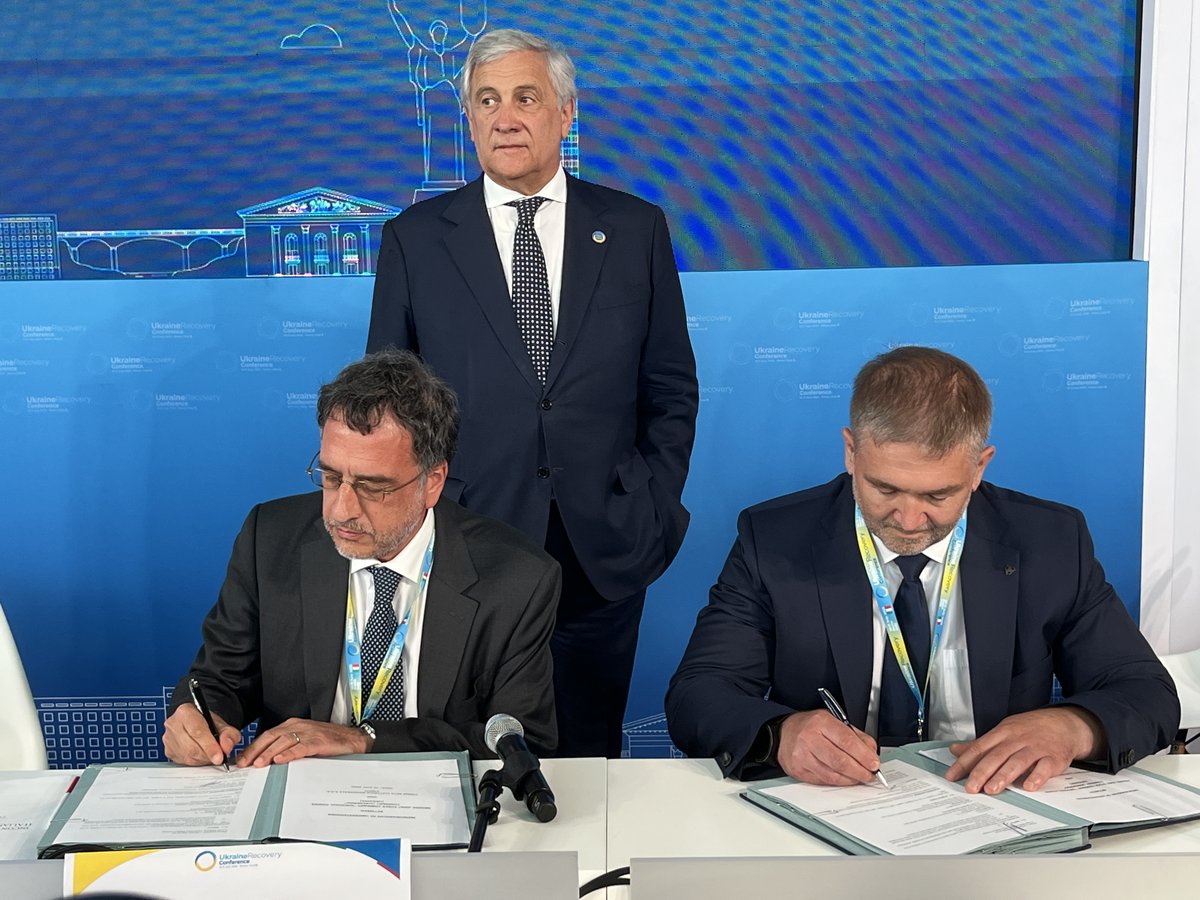 TernaSpA's tweet image. Terna and the Ukrainian TSO @NPCUkrenergo signed a Memorandum of Understanding to strengthen cooperation between the two companies in the field of electricity transmission. The signing took place today in Rome as part of the Ukraine Recovery Conference organized by the…