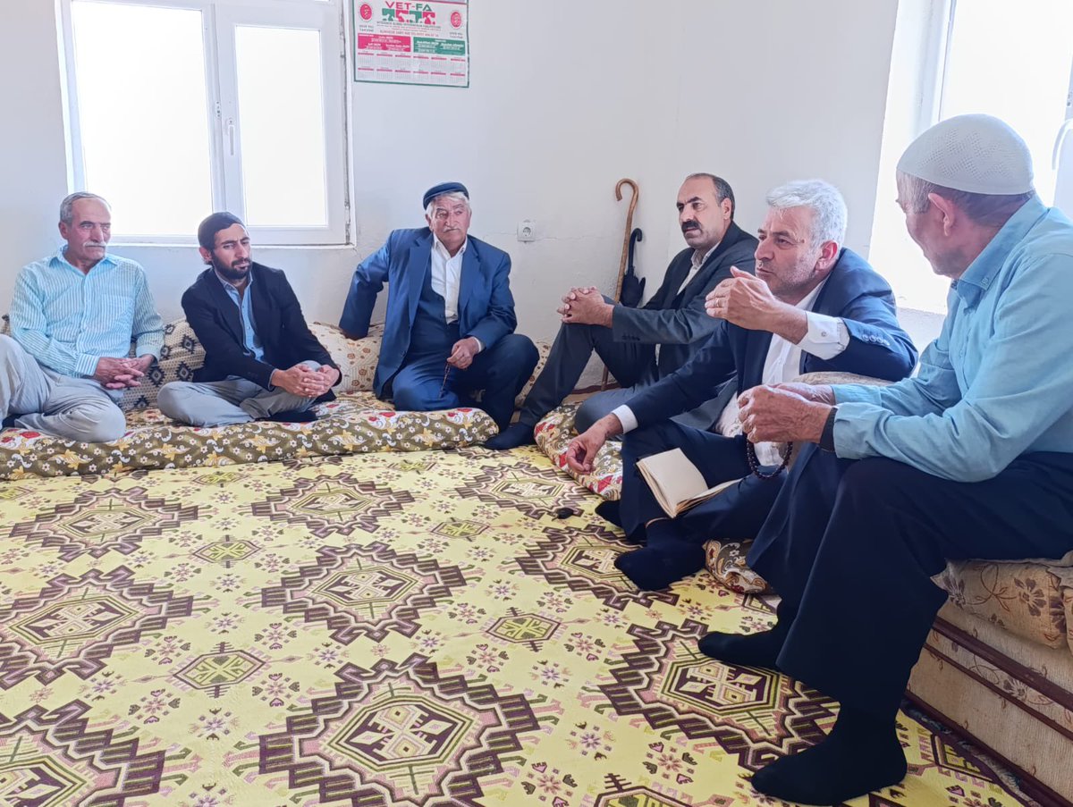 AK PARTİ TUŞBA İLÇE BAŞKANLIĞI (@vanaktusba) on Twitter photo 📍Kelle Mahallesi
Başkanımız Ümit Kanan ve yönetim kurulu üyelerimiz,
Vatandaşlarımız ile bir araya gelerek, mahalle hakkında bilgiler alıp çocukların yüzlerinde tebessüm oluşturdular.
<a href="/umitkanan72/">Ümit KANAN</a> <a href="/ArvasAbdulahat/">Abdulahat Arvas</a> <a href="/Burhan_Kayaturk/">Burhan Kayatürk</a> <a href="/K_Turkmenoglu_V/">KAYHAN TÜRKMENOĞLU</a> <a href="/merdogan02/">Mehmet ERDOĞAN</a> <a href="/MustafaAlkayis/">Av. Mustafa Alkayış</a> 📍Kelle Mahallesi
Başkanımız Ümit Kanan ve yönetim kurulu üyelerimiz,
Vatandaşlarımız ile bir araya gelerek, mahalle hakkında bilgiler alıp çocukların yüzlerinde tebessüm oluşturdular.
<a href="/umitkanan72/">Ümit KANAN</a> <a href="/ArvasAbdulahat/">Abdulahat Arvas</a> <a href="/Burhan_Kayaturk/">Burhan Kayatürk</a> <a href="/K_Turkmenoglu_V/">KAYHAN TÜRKMENOĞLU</a> <a href="/merdogan02/">Mehmet ERDOĞAN</a> <a href="/MustafaAlkayis/">Av. Mustafa Alkayış</a>