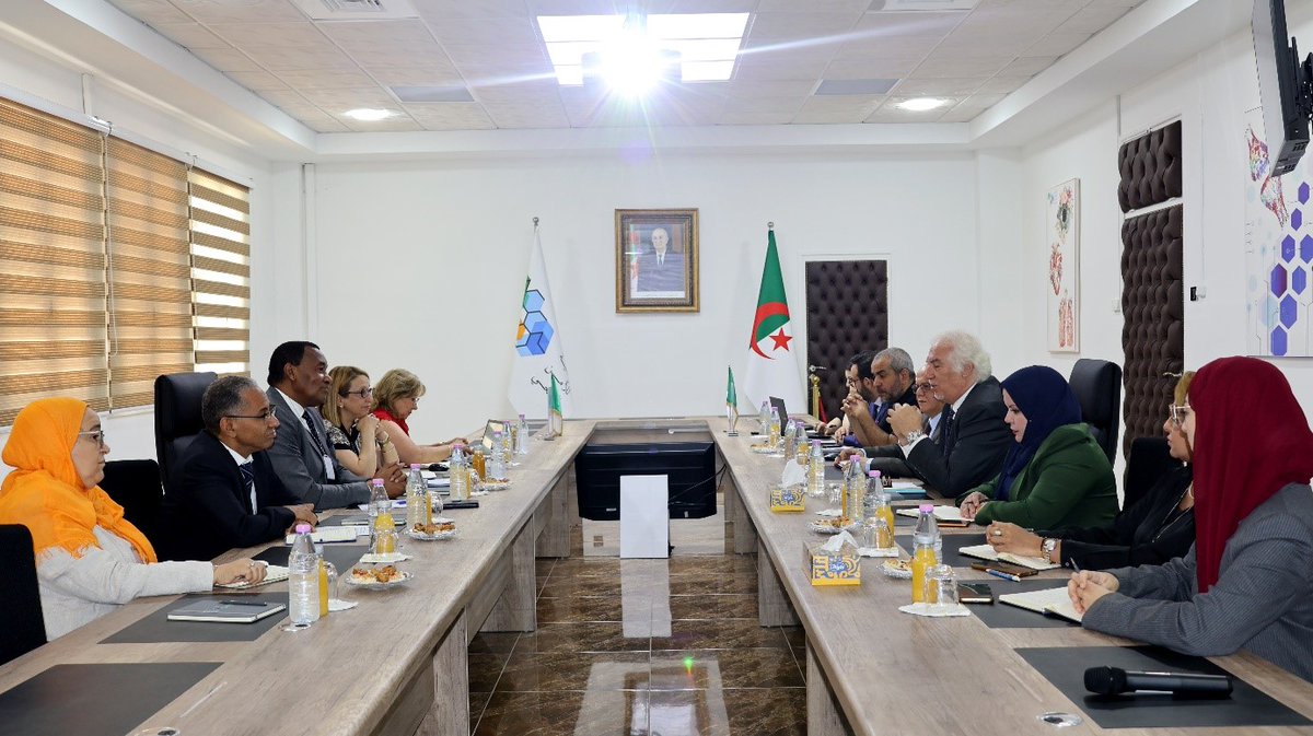 Ce matin, le Dr Phanuel HABIMANA, représentant de l'OMS 🇩🇿a rencontré le Pr. Kamel SANHADJI, Président de l'Agence Nationale de Sécurité Sanitaire. Les discussions ont porté sur les missions et réalisations de l'ANSS et la mise en œuvre du plan de travail conjoint OMS/ANSS.