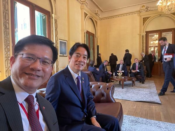 Embajada de Taiwán en el Paraguay-中華民國駐巴拉圭大使館 (@tw_paraguay) on Twitter photo Nuestro canciller <a href="/chia_lung/">林佳龍 Lin Chia-lung</a> visitó Paraguay en agosto de 2023 y quedó impresionado por el potencial del país. Impulsó la renovación del Parque Industrial Taiwán–Paraguay en Minga Guazú, con el objetivo de convertirlo en un parque tecnológico inteligente que atraiga inversiones. Nuestro canciller <a href="/chia_lung/">林佳龍 Lin Chia-lung</a> visitó Paraguay en agosto de 2023 y quedó impresionado por el potencial del país. Impulsó la renovación del Parque Industrial Taiwán–Paraguay en Minga Guazú, con el objetivo de convertirlo en un parque tecnológico inteligente que atraiga inversiones.