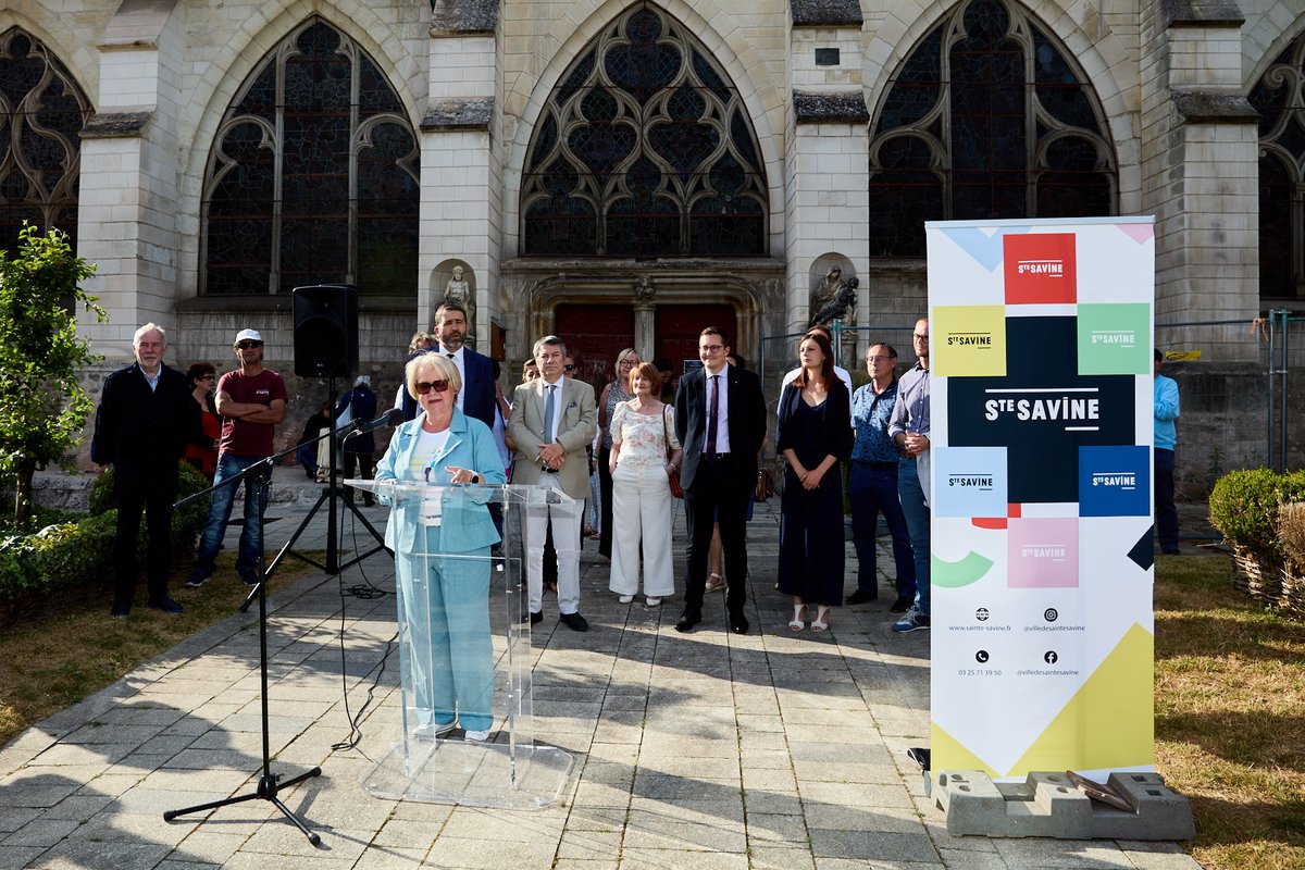 Après d'importants travaux de toiture réalisés avec le soutien du Département, l'église de Sainte-Savine est parée pour l'avenir ! Anne-Marie Zeltz, VP du CD10, a participé hier à l'inauguration de cette restauration.