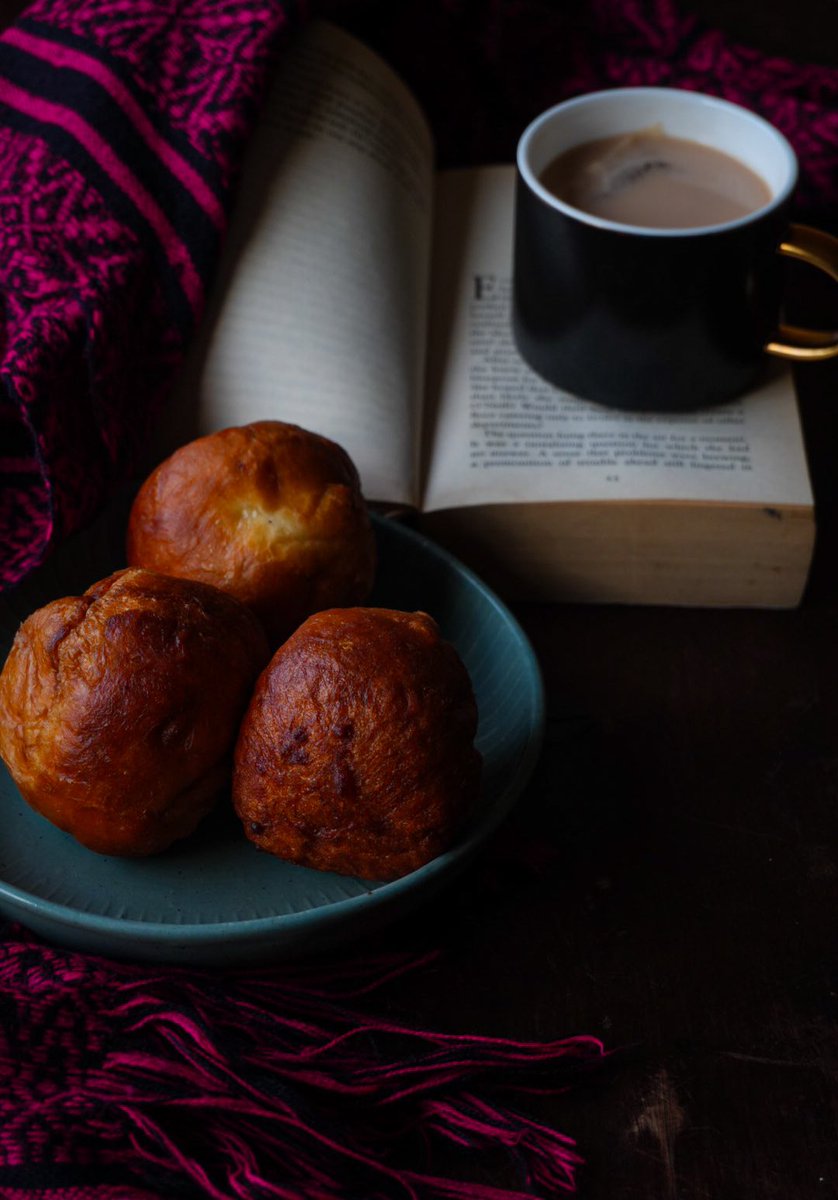 blackgarliczm's tweet image. A Zambian cold day calls for a good book, vitumbuwa, and some hot chai masala 🙌🙌🙌
These past two days have been freezing—how are you managing?
Happy Thursday
Love
Mama Garlic – Commander Wa Mpoto ❤️❤️❤️