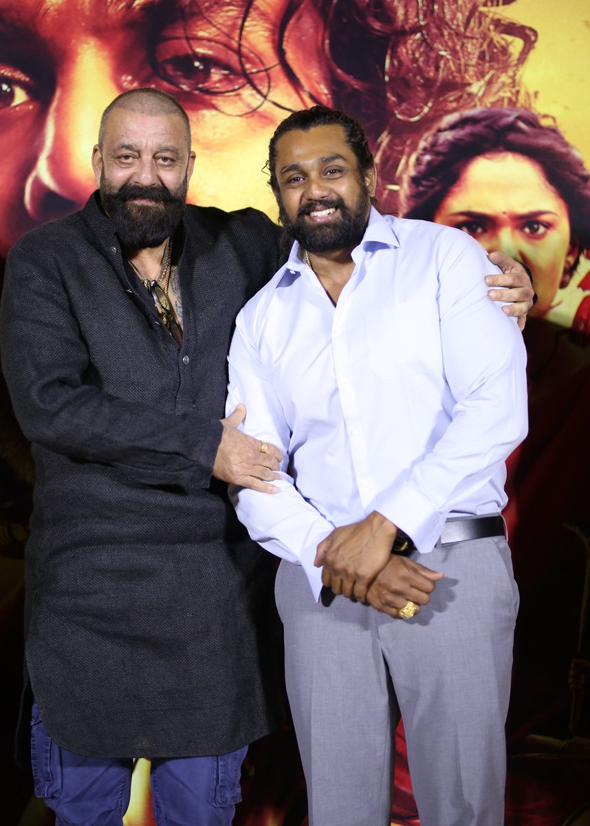 KvnProductions's tweet image. Here are the killer captures from the electrifying #KDTeaser Telugu launch ❤️🔥❤️🔥
This Powerhouse Team is all set to deliver a devilish experience like never before 🔥🔥
▶️ youtu.be/wFmgarVBY1s
#KDTheDevil #KD @DhruvaSarja @directorprems @duttsanjay @Ramesh_aravind…