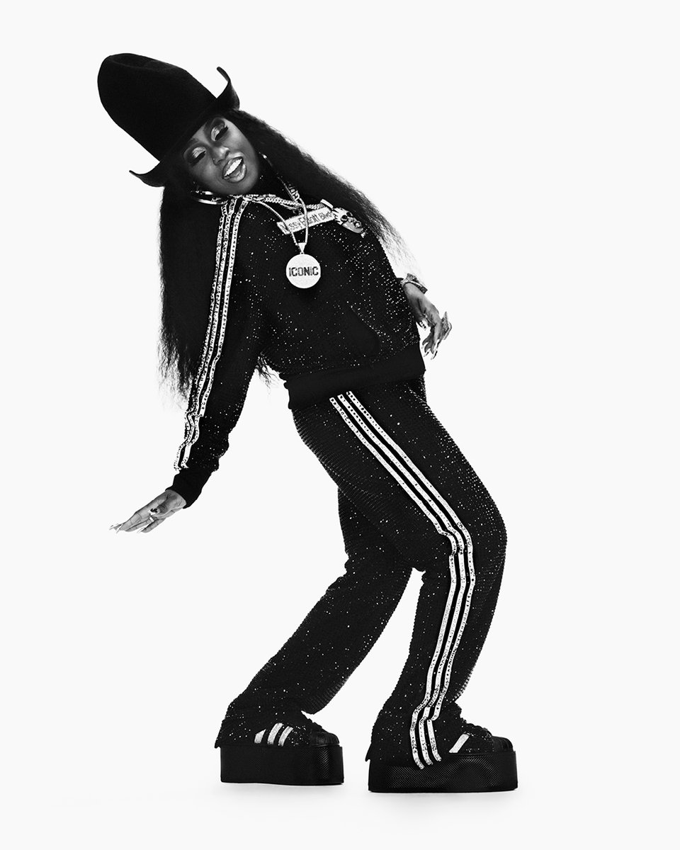 sidestep_SA's tweet image. 1 of 1. Timeless. Always iconic. ///
Available online & in store while stocks Last!
T's & C's apply.
#cultureforward #sidestep #fashion #sidestepstyle #SSstyle