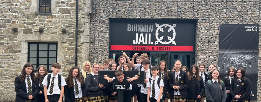 athenalearning_'s tweet image. Year 9s from Pool Academy brought their ‘Prisons &amp;amp; Policing’ topic to life with a visit to Bodmin Jail &amp;amp; Restormel Castle! From turning the crank to walking castle ramparts, it was history beyond the classroom.  #PoolAcademy #HistoryMatters #HandsOnLearning