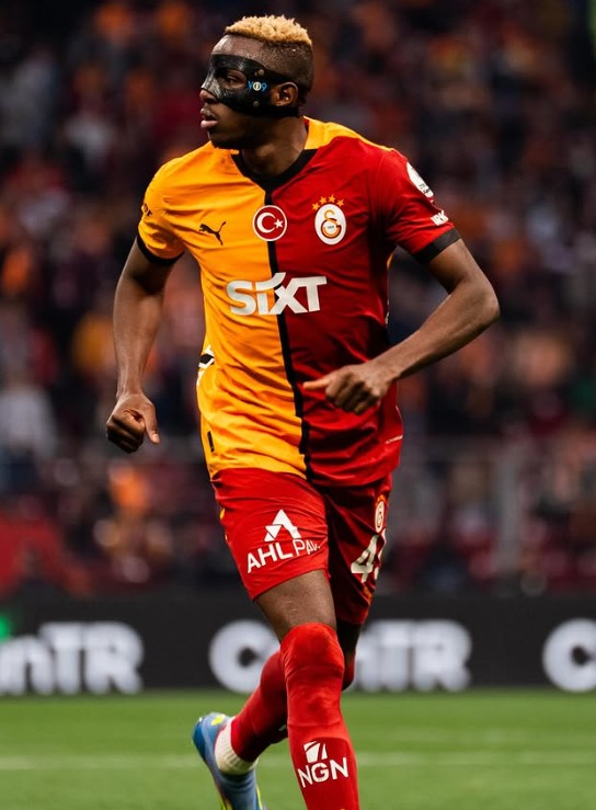 Galatasaray yönetimi, Osimhen'in sağlık kontrollerine tarih almak için harekete geçti. Artık anlaşma çok yakın. (Sky Sport)