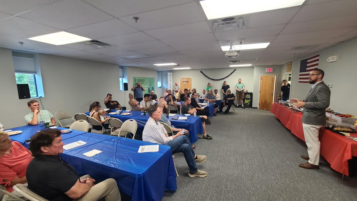 AFP_NH's tweet image. Big thank you to the great group of activists who came out to celebrate the passing of HB 649, eliminating mandatory vehicle inspections in New Hampshire! #LiveFreeorDie #nhpolitics