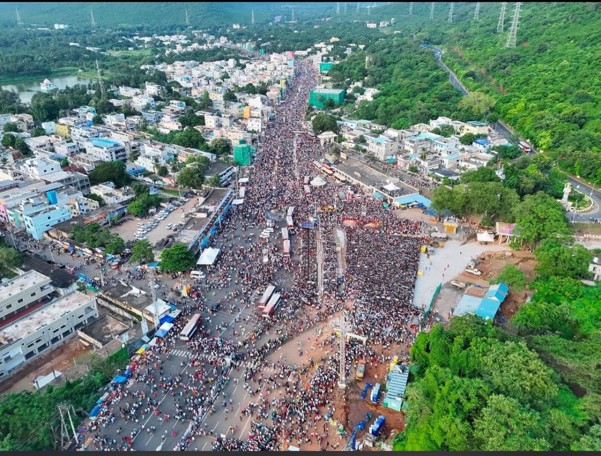 MadhavBJP's tweet photo. సింహాచల గిరి ప్రదక్షిణకు విచ్చేసిన భక్త జన సందోహం...
@BJP4India @narendramodi @BJP4Andhra https://t.co/OzeVVqEqS3