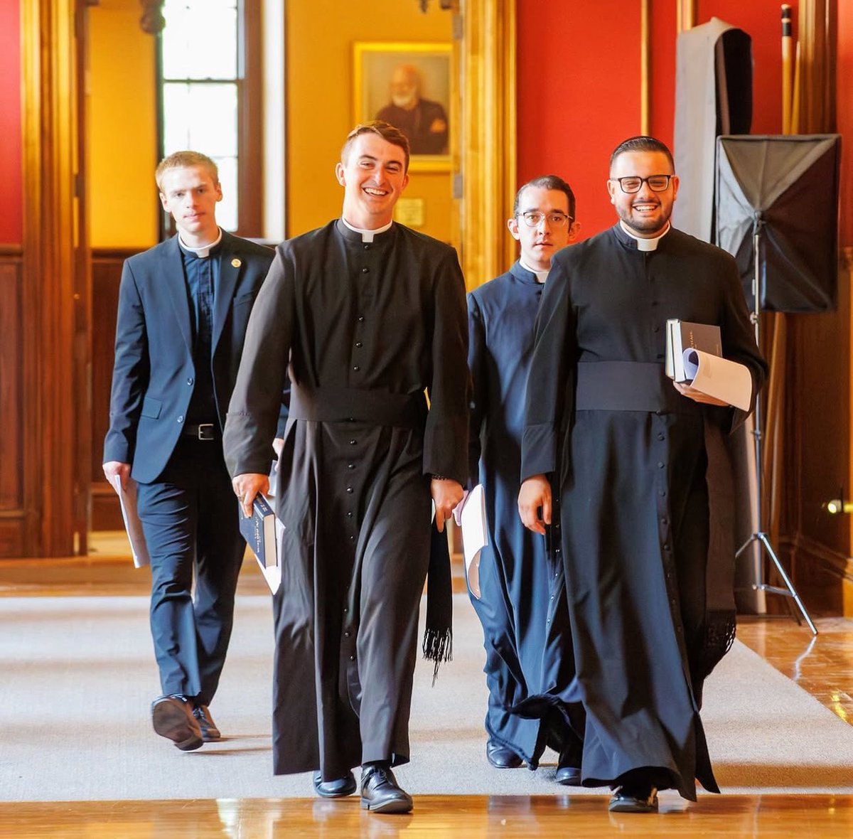 SJSBoston's tweet photo. Priestly formation begins with a relationship with Jesus Christ. Through formation, a man deepens his discipleship and prepares for the call to ordained ministry.
#CatholicSeminary #SJSBoston https://t.co/nXSIP7dnL9