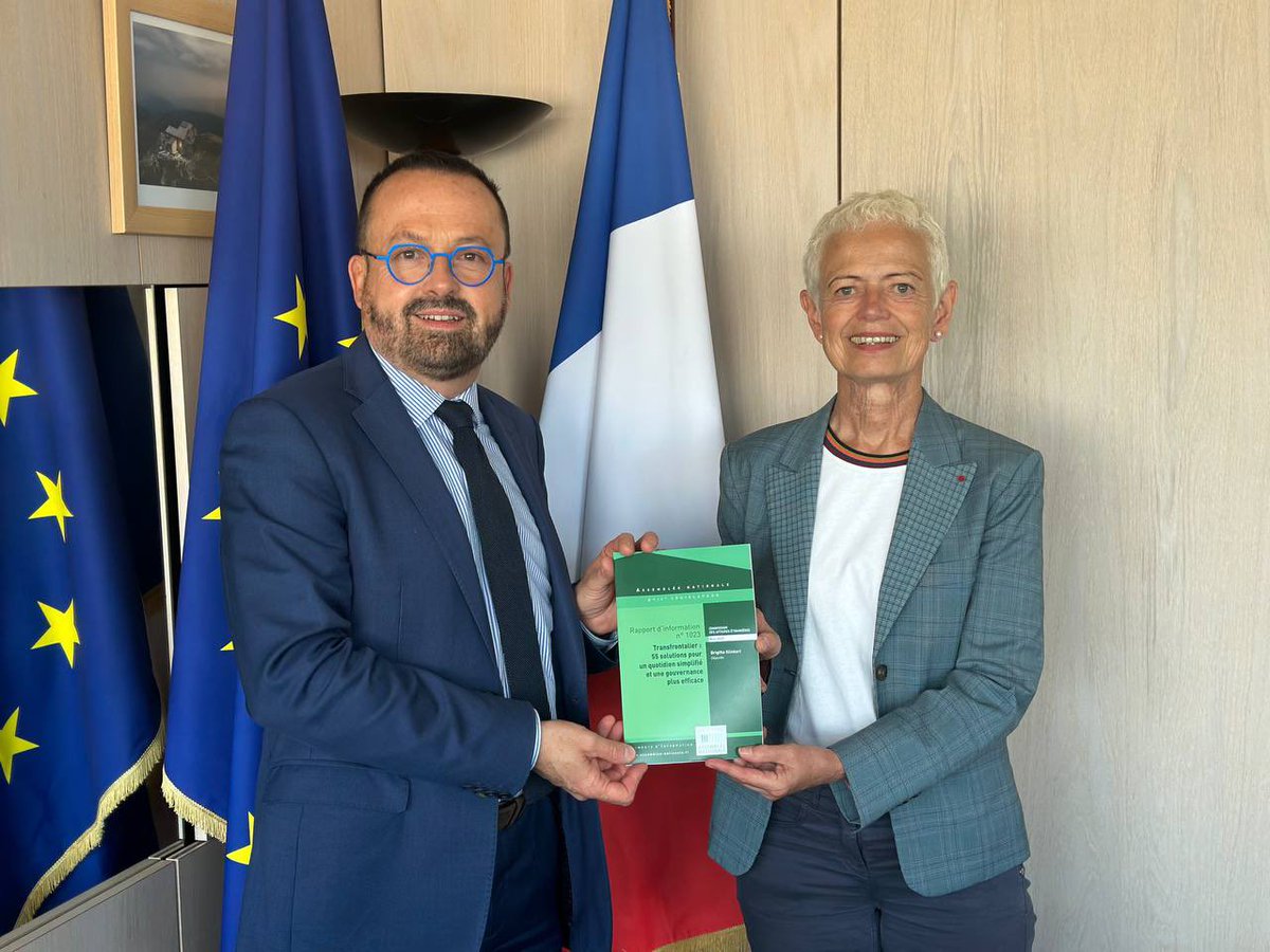 KlinkertBrigitt's tweet image. 55 solutions concrètes pour simplifier le quotidien dans les régions frontalières
Remises à @YannickNeuder, @PhBaptiste et @CFanichet (@SNCF Voyageurs).
📅 Rdv à la rentrée pour un 1er bilan des avancées !
#Transfrontalier #Mobilité #Santé #Éducation
