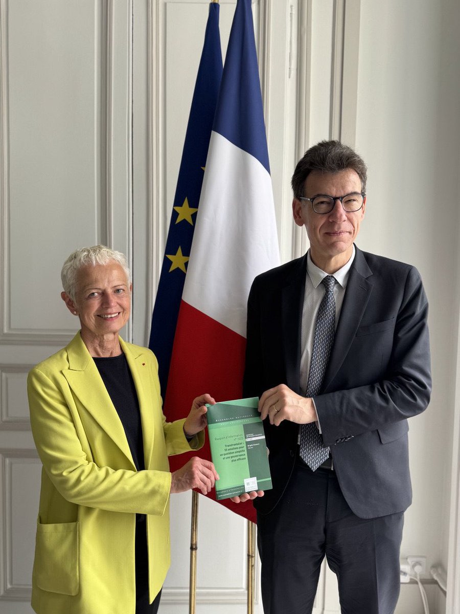 KlinkertBrigitt's tweet image. 55 solutions concrètes pour simplifier le quotidien dans les régions frontalières
Remises à @YannickNeuder, @PhBaptiste et @CFanichet (@SNCF Voyageurs).
📅 Rdv à la rentrée pour un 1er bilan des avancées !
#Transfrontalier #Mobilité #Santé #Éducation