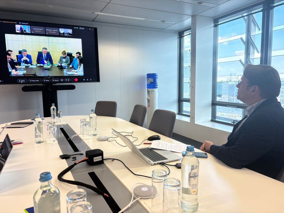 OliverVarhelyi's tweet image. Fruitful first meeting and open discussion with 🇧🇷 Minister @Carloshbfavaro. We should work together to better combat and prevent animal diseases affecting all of us.