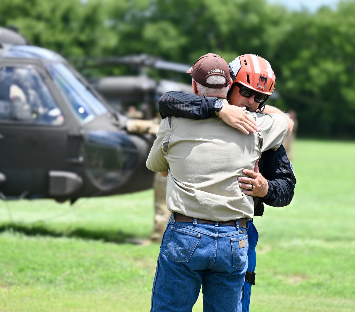 TXMilitary's tweet image. Please continue to pray for and uplift our communities. Our work is not over.
#TMD #ARNG #ANG #NGB #DoD #GoArmy #USArmy #Texasflood #USAirForce #Texas #OCPA #USNG #Kerrville #TeamTexas #TexasStrong #Texas
