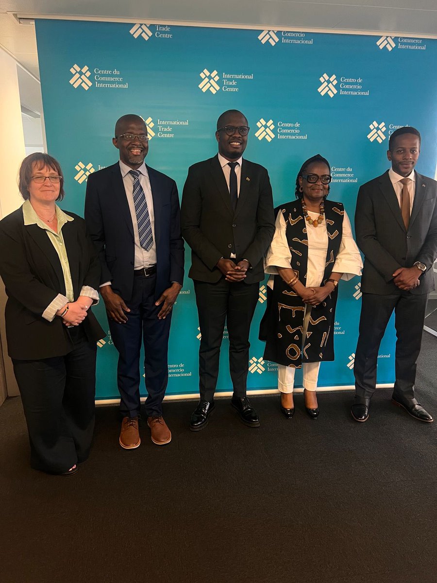 MPGodlimpi's tweet image. Met with ITC Deputy ED Dorothy Tembo to strengthen ties on SMME development, women’s economic empowerment & inclusive trade. We discussed SA’s G20-hosted Global SME Ministerial, SheTrades, AfCFTA, and tools to boost SMME bankability, access to markets & regional competitiveness.