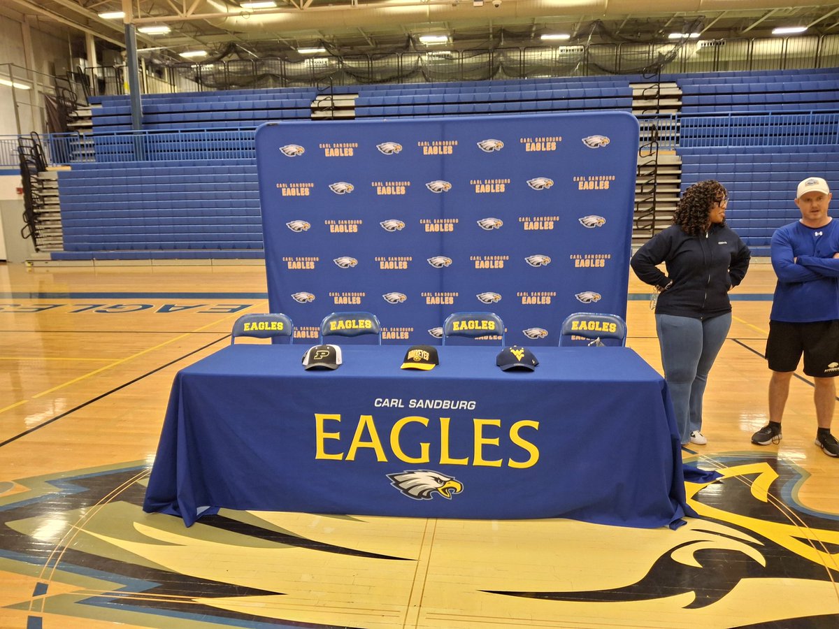 Steve Millar (@millar_s) on Twitter photo Here at Sandburg where 3-star cornerback Vincent Smith is set to announce his commitment. Iowa, Purdue and West Virginia are the finalists. Here at Sandburg where 3-star cornerback Vincent Smith is set to announce his commitment. Iowa, Purdue and West Virginia are the finalists.