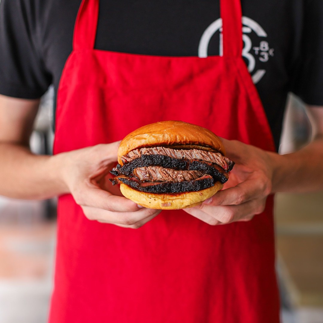cousinstxbbq's tweet photo. it's moist, savory and has that irresistible bark. https://t.co/vuphWYAHbo