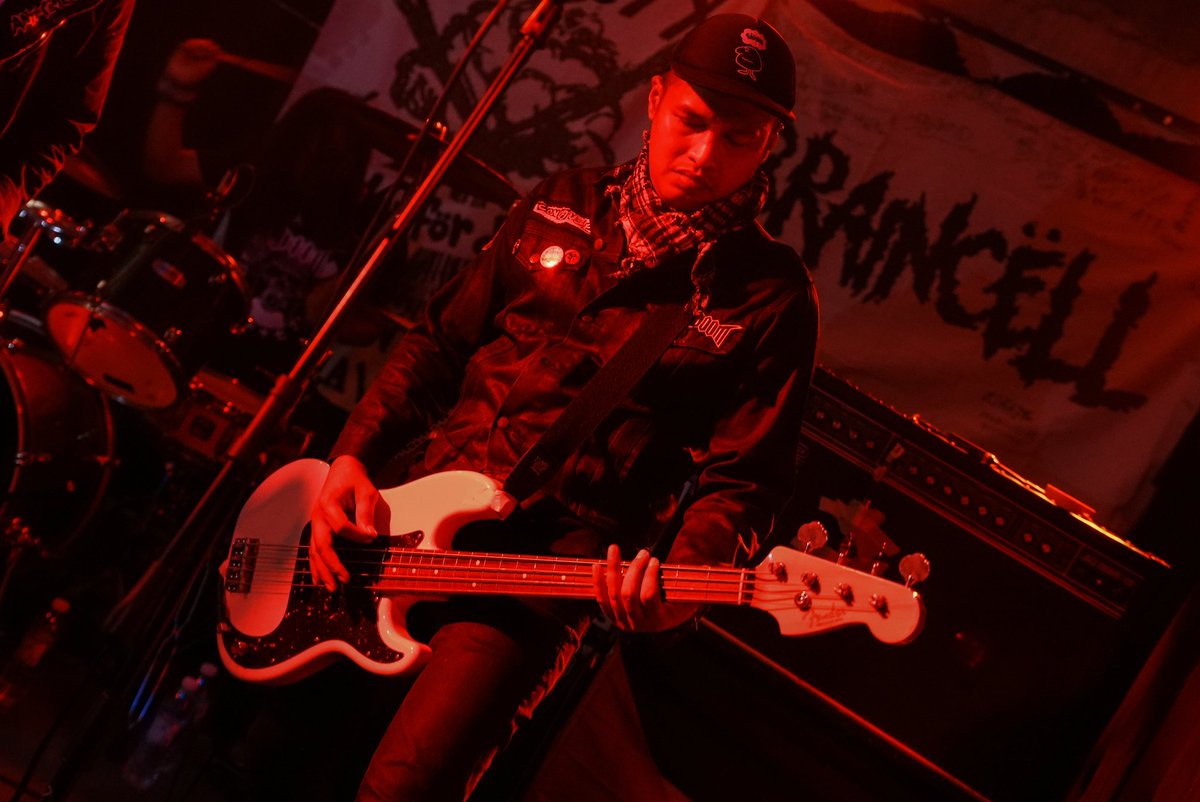 Dah 6 tahun jugak aku tak pakai jacket ni sebenarnya. Hari tu aku pakai balik.