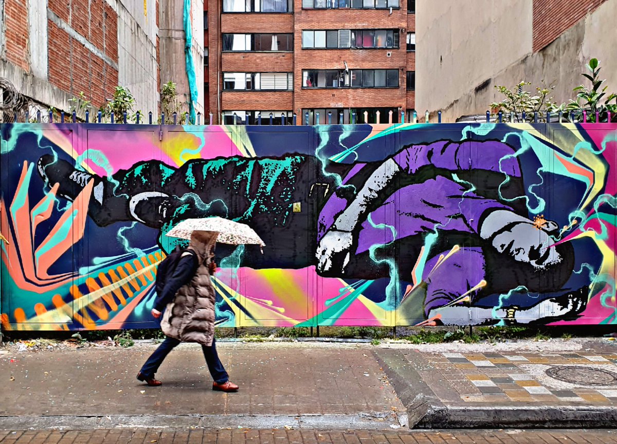 stinkfishstink's tweet photo. // Vamos tan apurados // directo a ningún lado... //

Bogotá / julio 2025 / a partir de una fotografía tomada en el lejano marzo de 2014 en Viena - Austria /

#enlaincursión #llueveenbogotá #actitudmariamarta #destinoderata #stinkfish https://t.co/or7AYmDeRn