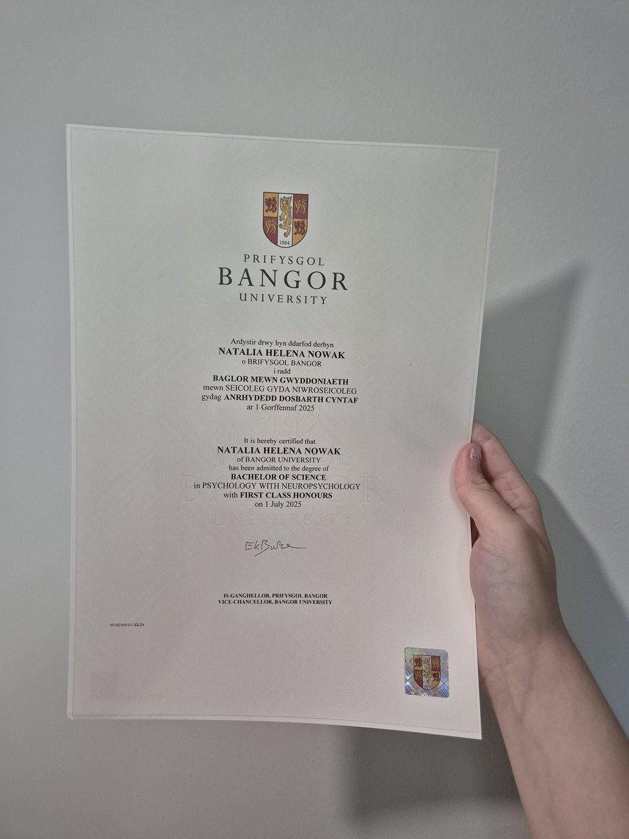nataliahnx's tweet photo. First class honours ✅️ https://t.co/WL3VunvaGL