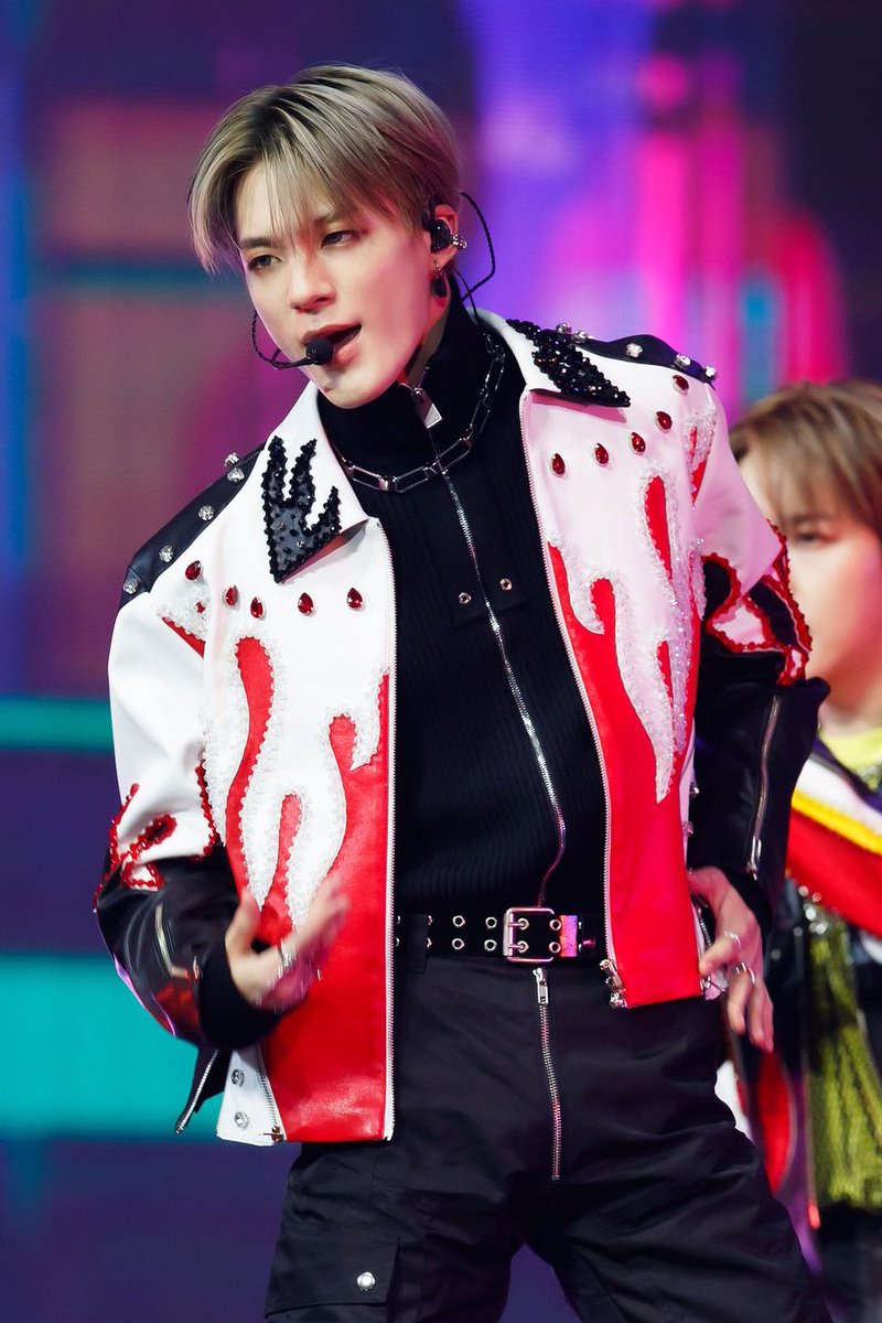 aijiyw's tweet photo. 2021                                                   2025 https://t.co/wdpf3bTSJX