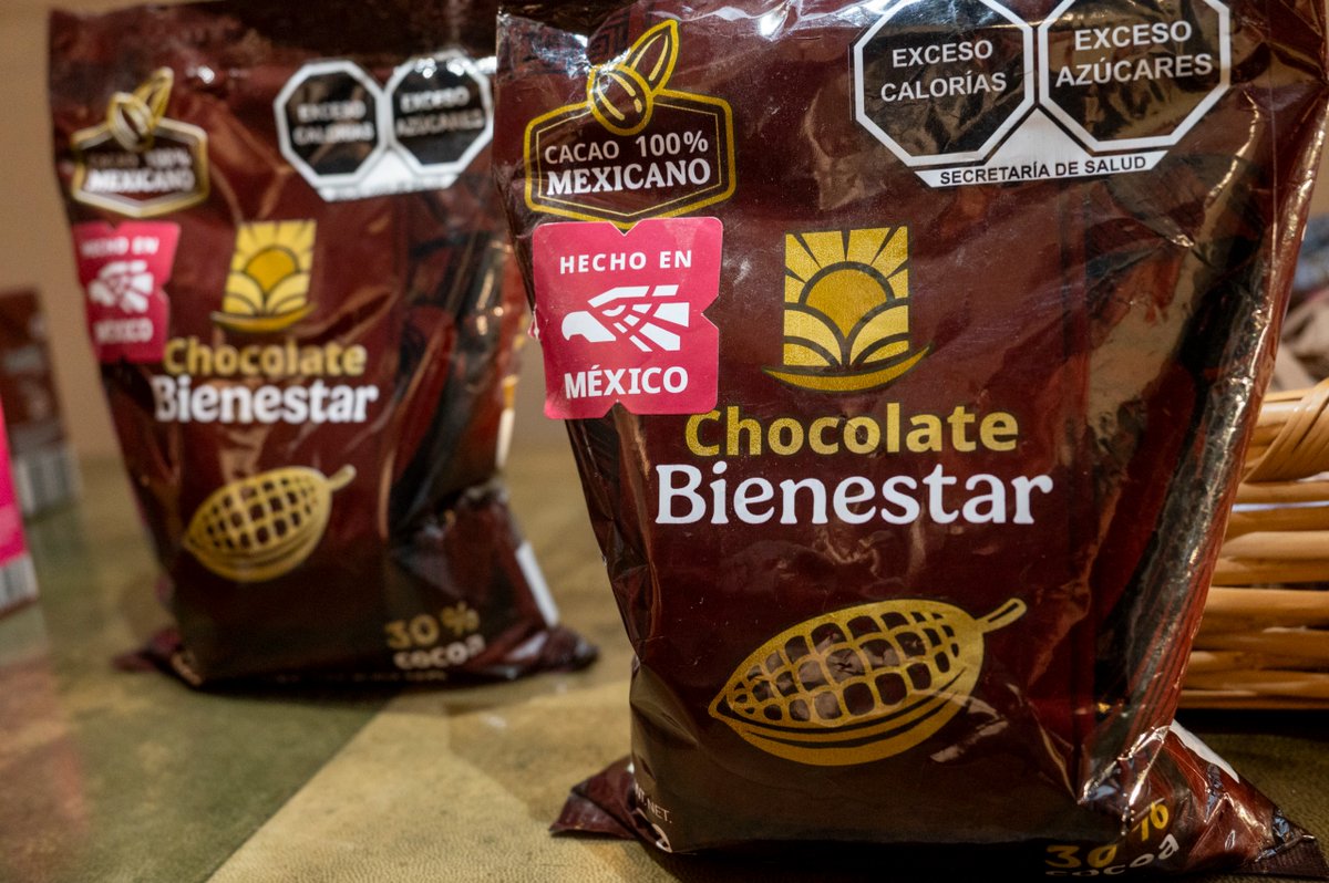 Ventanavermx's tweet image. 🍫#Presentan la "golosina sana", el "#ChocolateBienestar"🍫
Nota: ventanaver.mx/principal/pres…